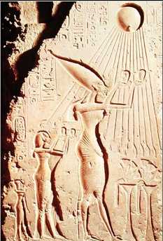 Akhnaton and family offering to Aton